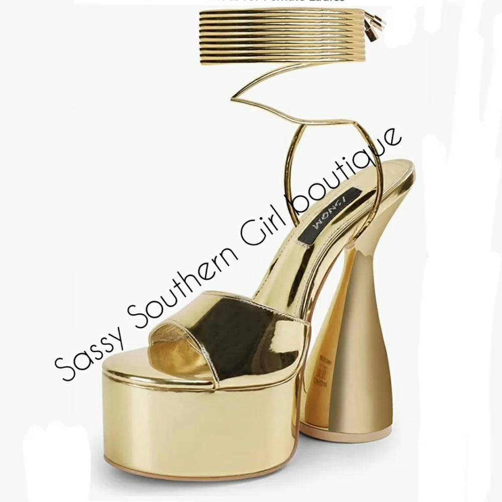 ⭐🆕 Groovy gold platform heels